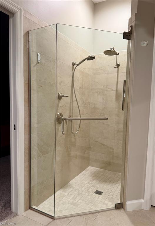 ADMIRALTY YACHT & RACQUET CLUB - Residential