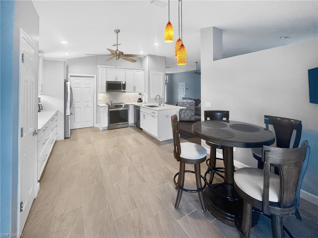 ADMIRALTY YACHT & RACQUET CLUB - Residential