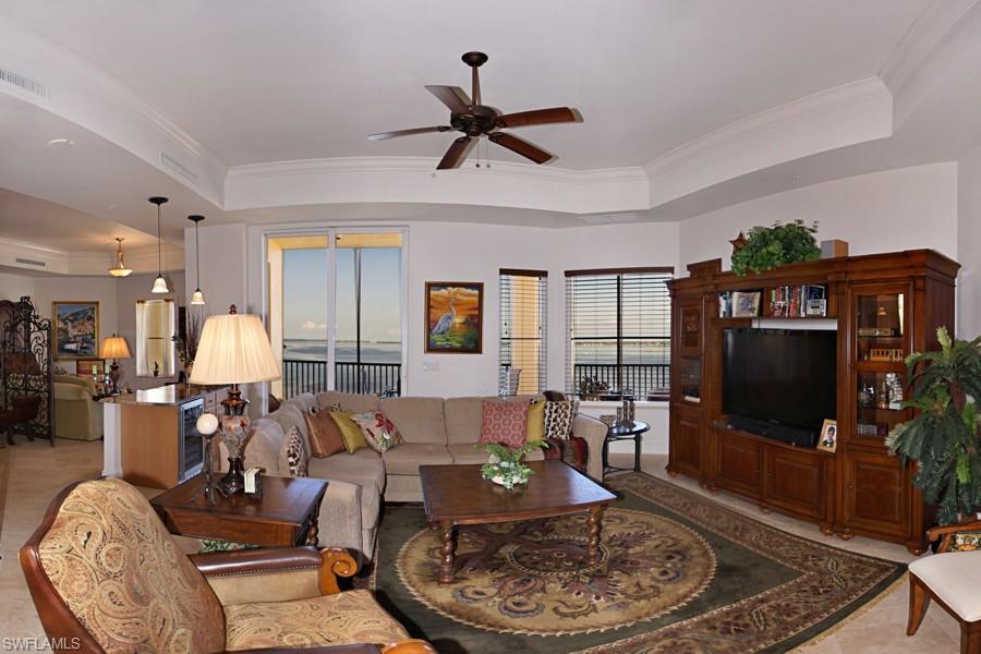 THE PARAMOUNT - Residential