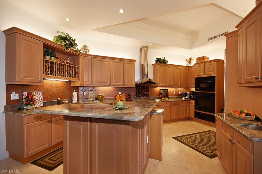 THE PARAMOUNT - Residential