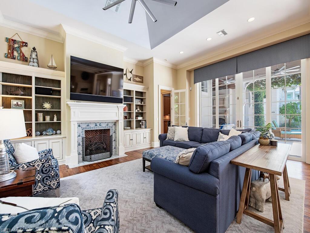 OLDE NAPLES - Residential