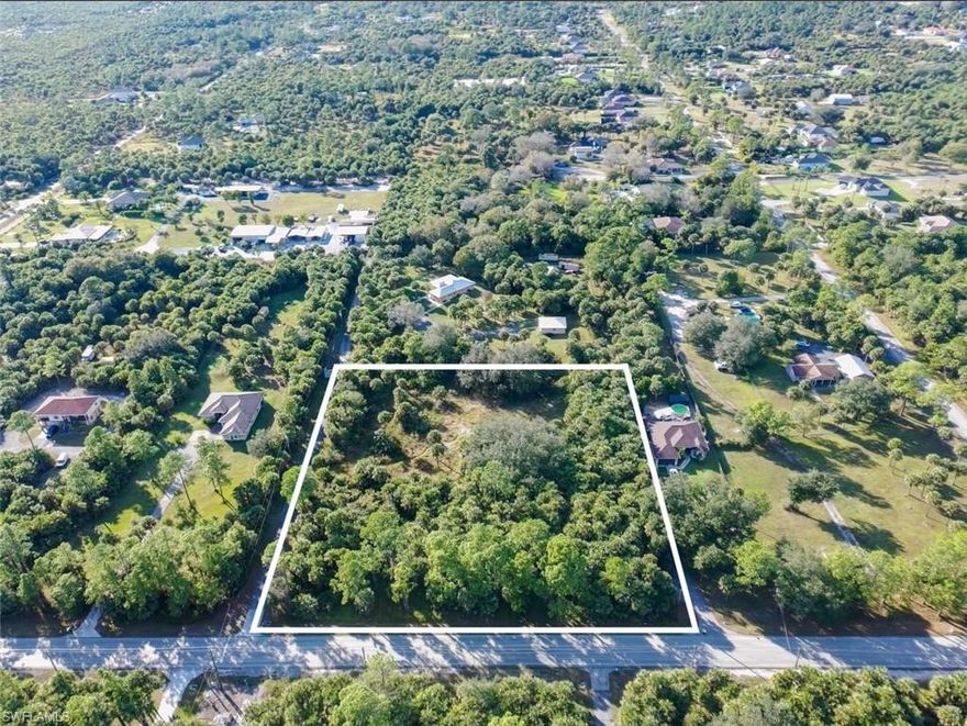 Excellent opportunity to build or invest.
Pleasant 2.58-acre, 100% upland lot featuring beautiful Oak Hammock trees, offering a natural, private, and peaceful setting. Conveniently located in a quiet area, just a short distance from shopping plazas in Everglades, combining space, privacy, and accessibility.