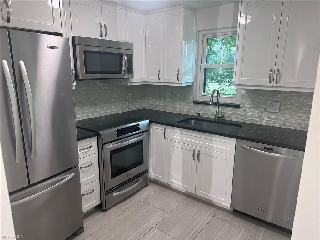 Photo of 1440 Green Valley CIR W #601, NAPLES, FL 34104 (MLS # 226015226)