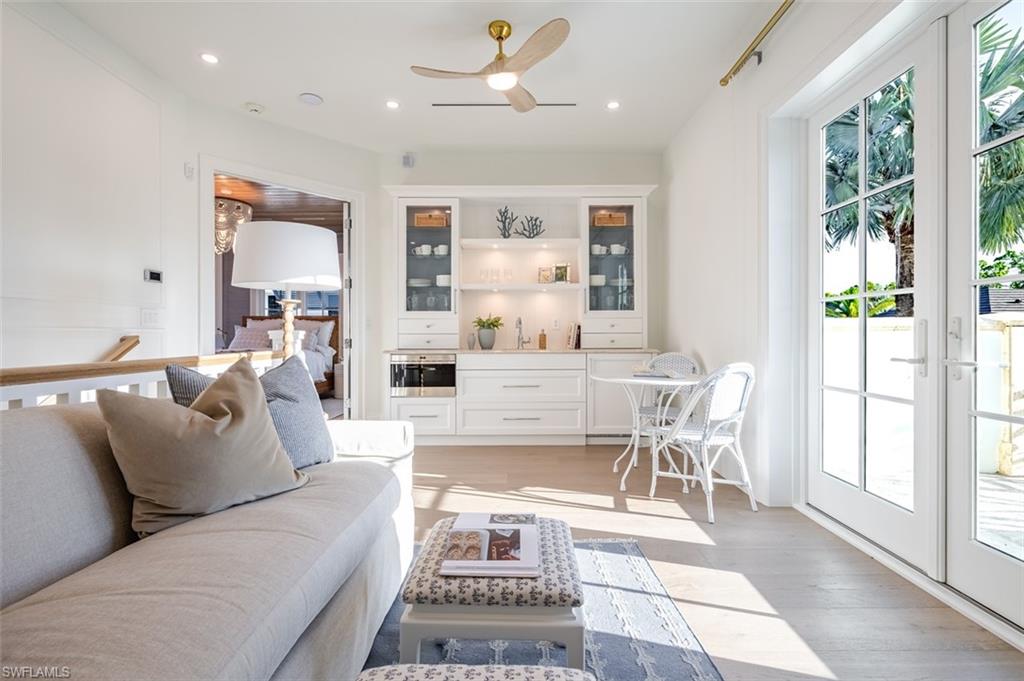 AQUALANE SHORES - Residential
