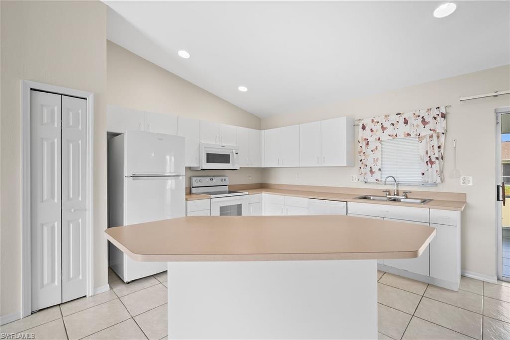 MIRROR LAKES - Residential