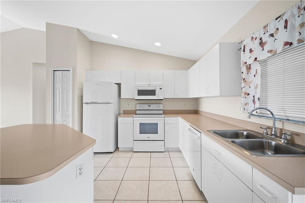 MIRROR LAKES - Residential