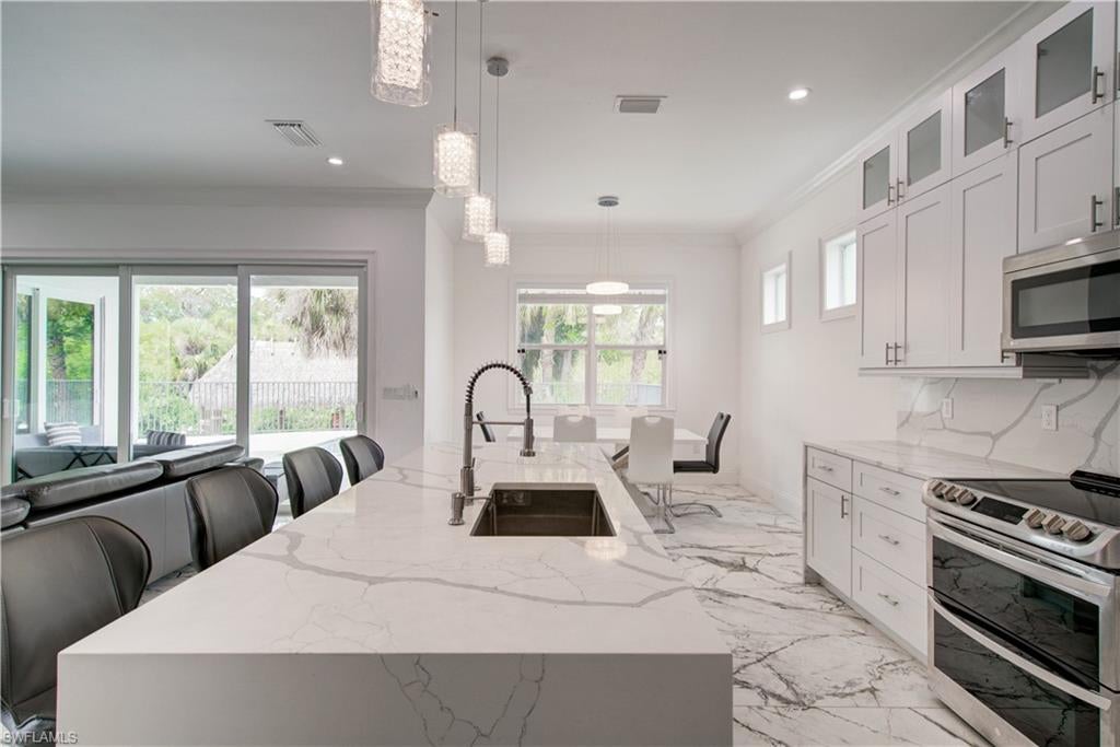 15361 River Cove CT