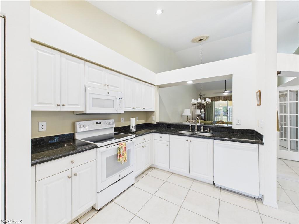 ROYAL VILLAS - Residential Lease