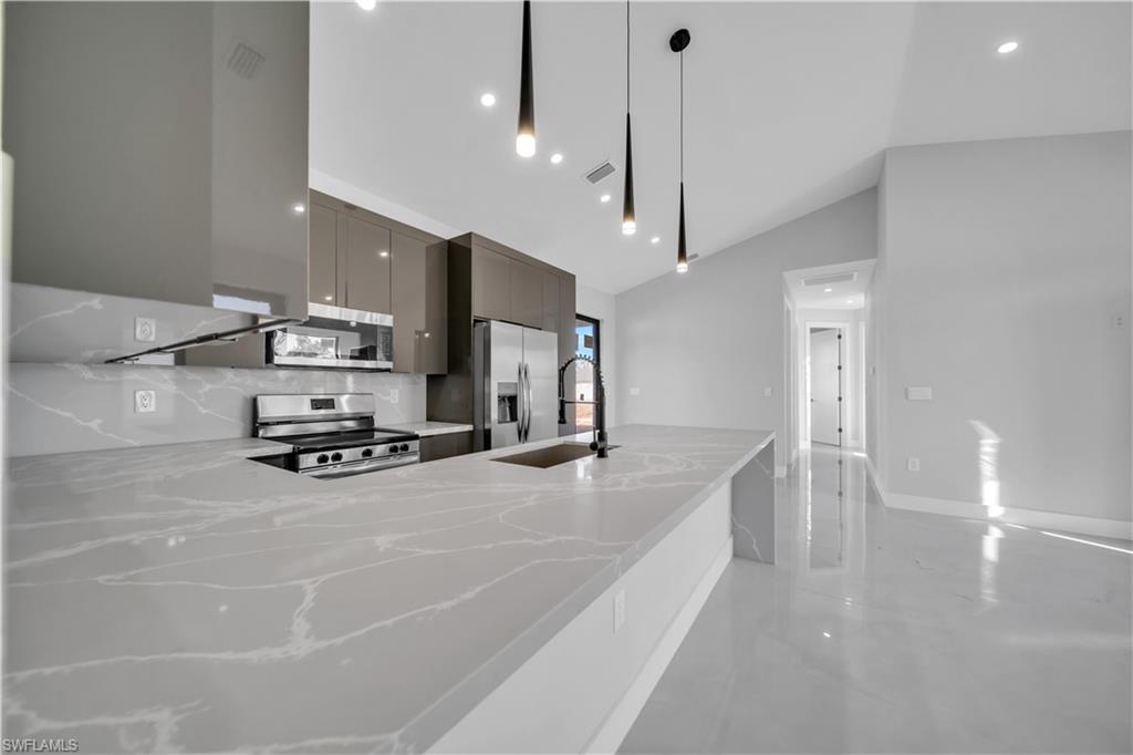 CAPE CORAL - Residential