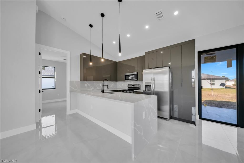 CAPE CORAL - Residential