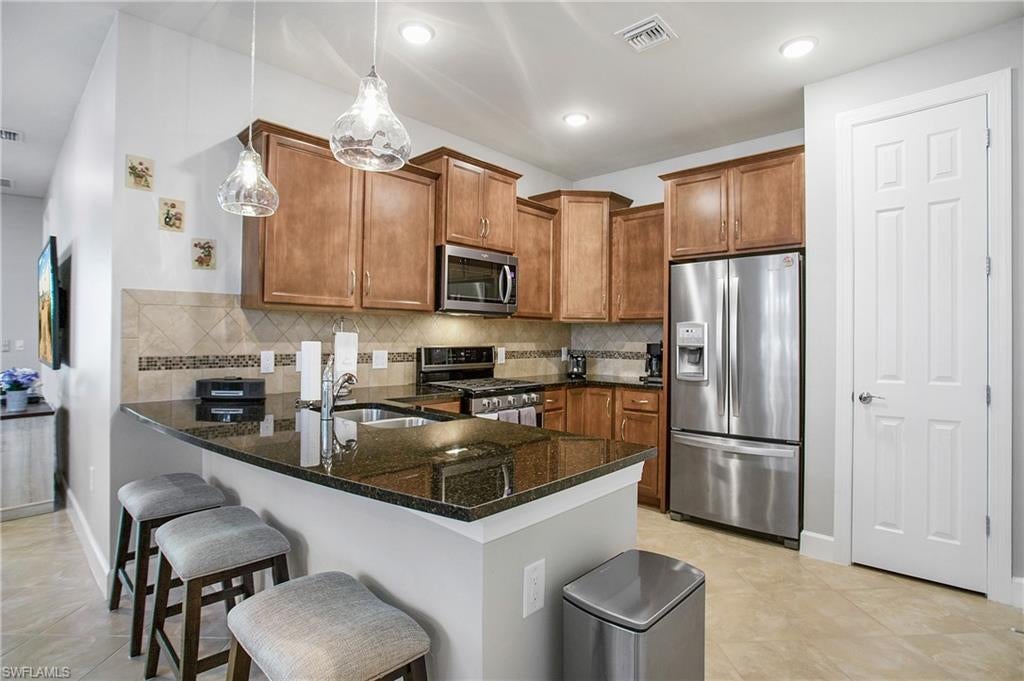 7674 Jacaranda LN