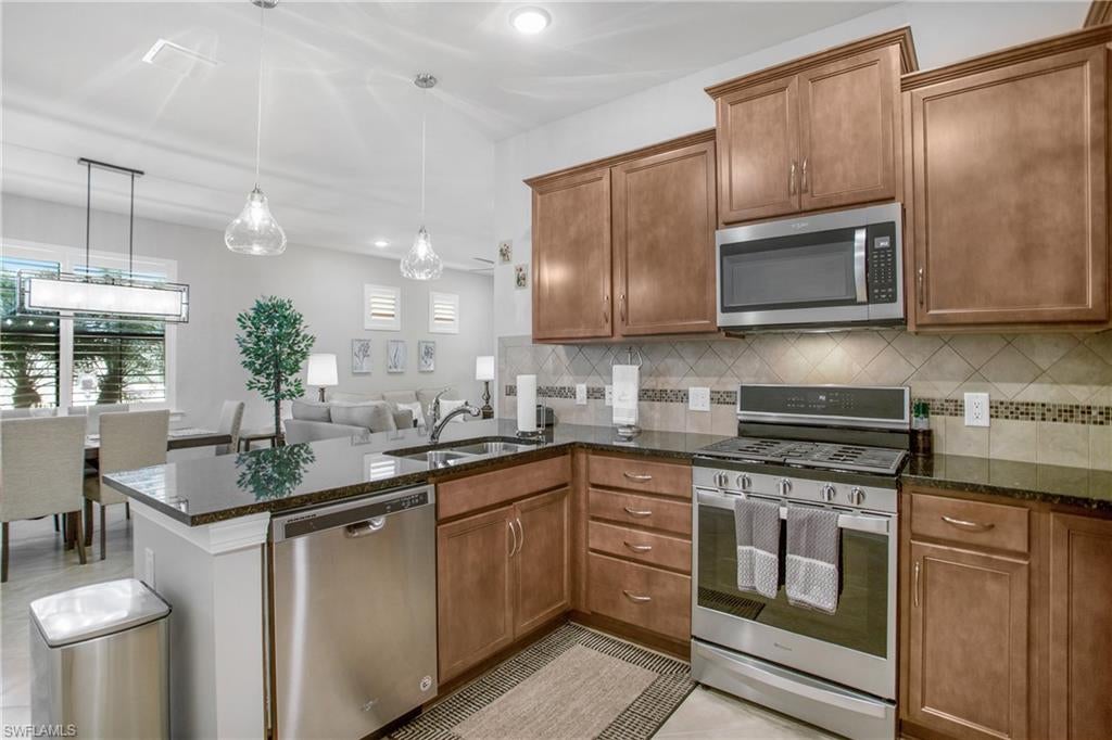 7674 Jacaranda LN