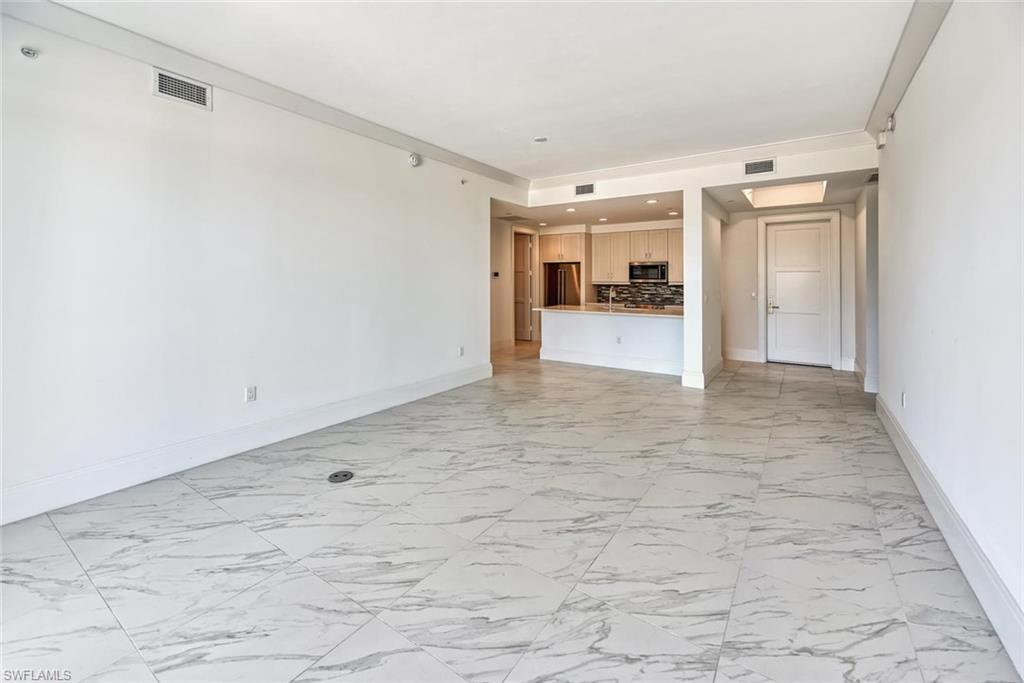 NAPLES SQUARE - Residential