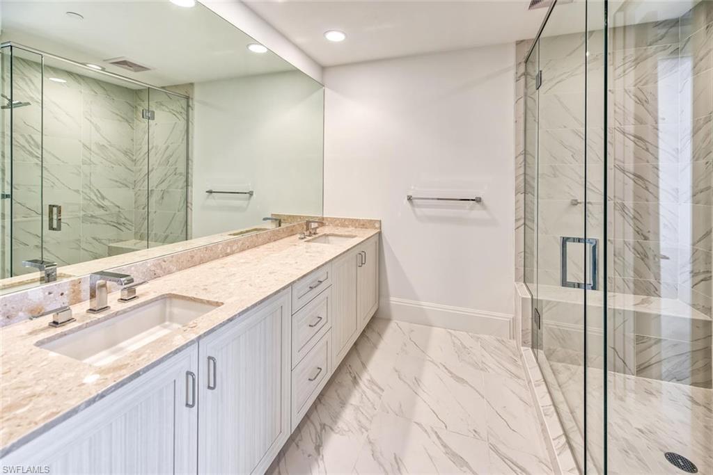 NAPLES SQUARE - Residential