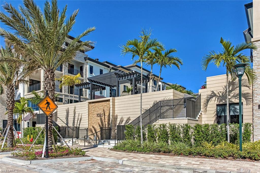 NAPLES SQUARE - Residential