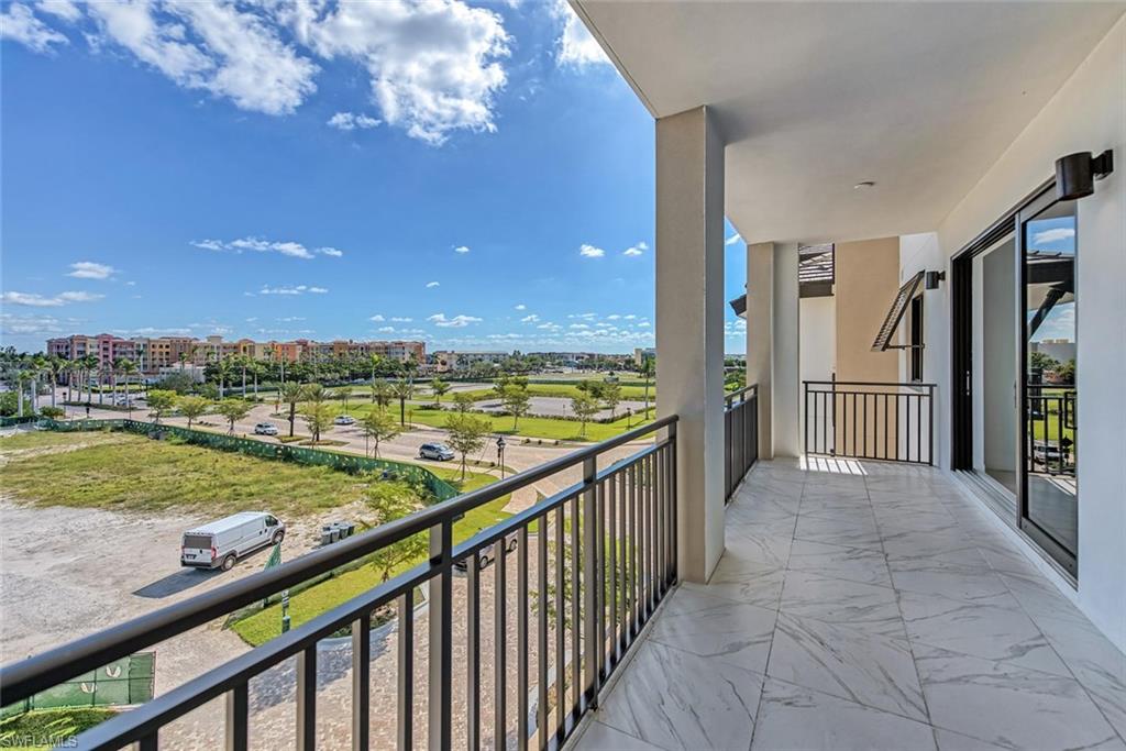 NAPLES SQUARE - Residential