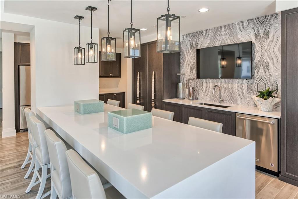 NAPLES SQUARE - Residential