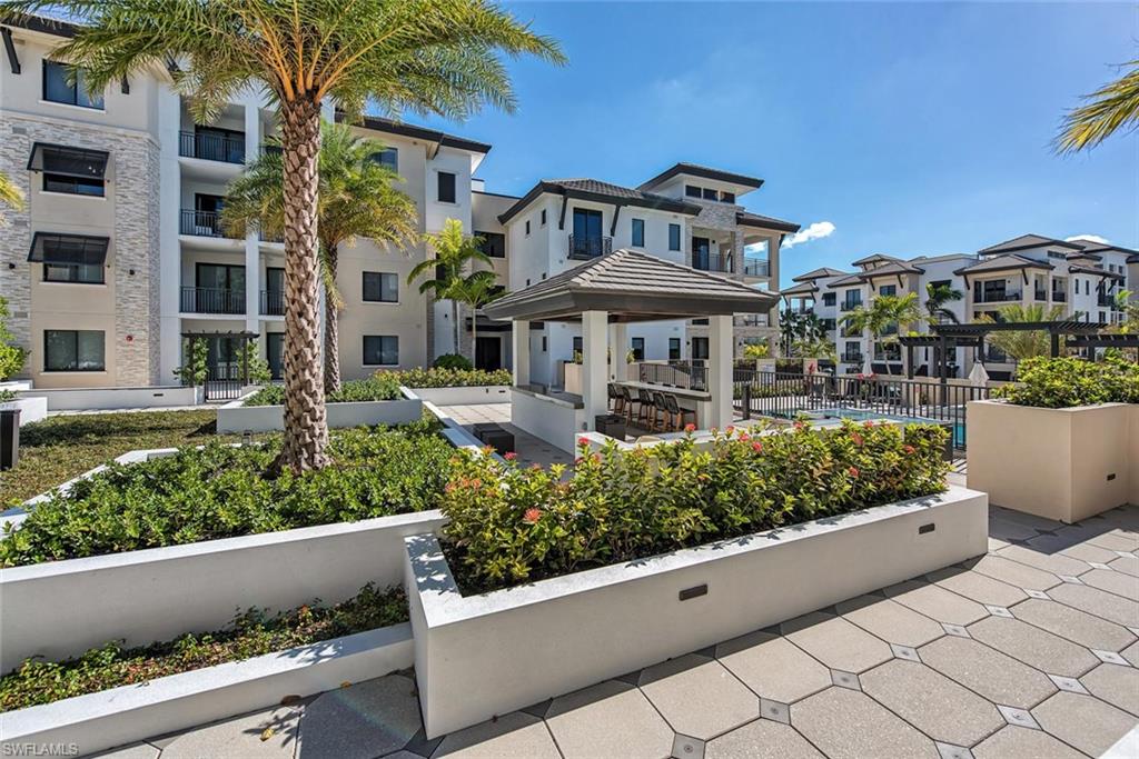 NAPLES SQUARE - Residential