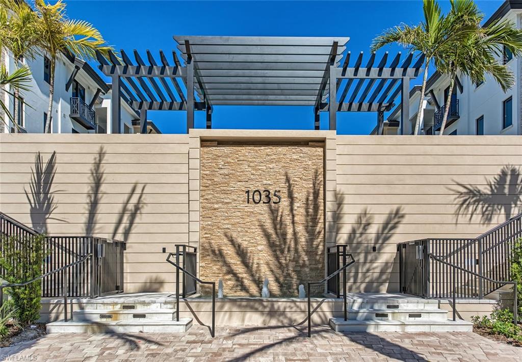 NAPLES SQUARE - Residential