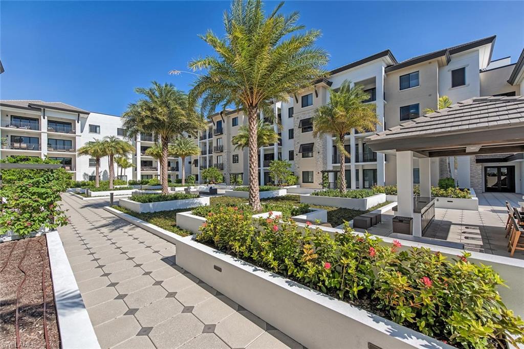 NAPLES SQUARE - Residential