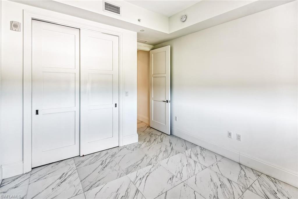 NAPLES SQUARE - Residential