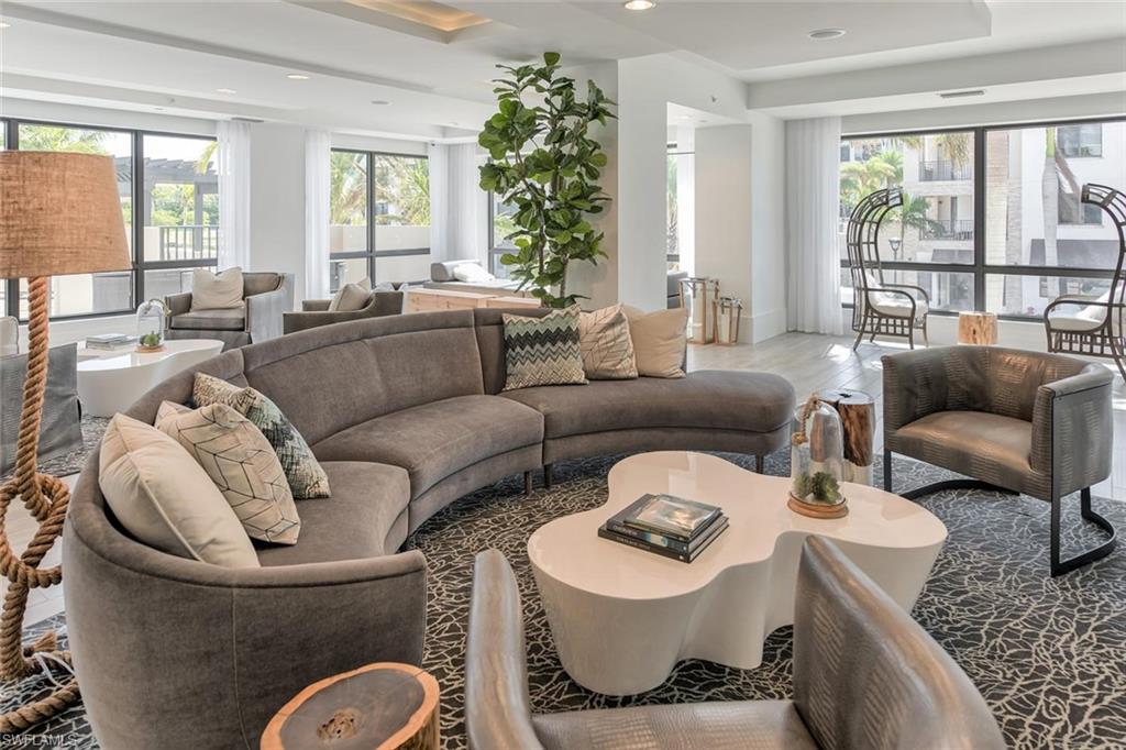 NAPLES SQUARE - Residential