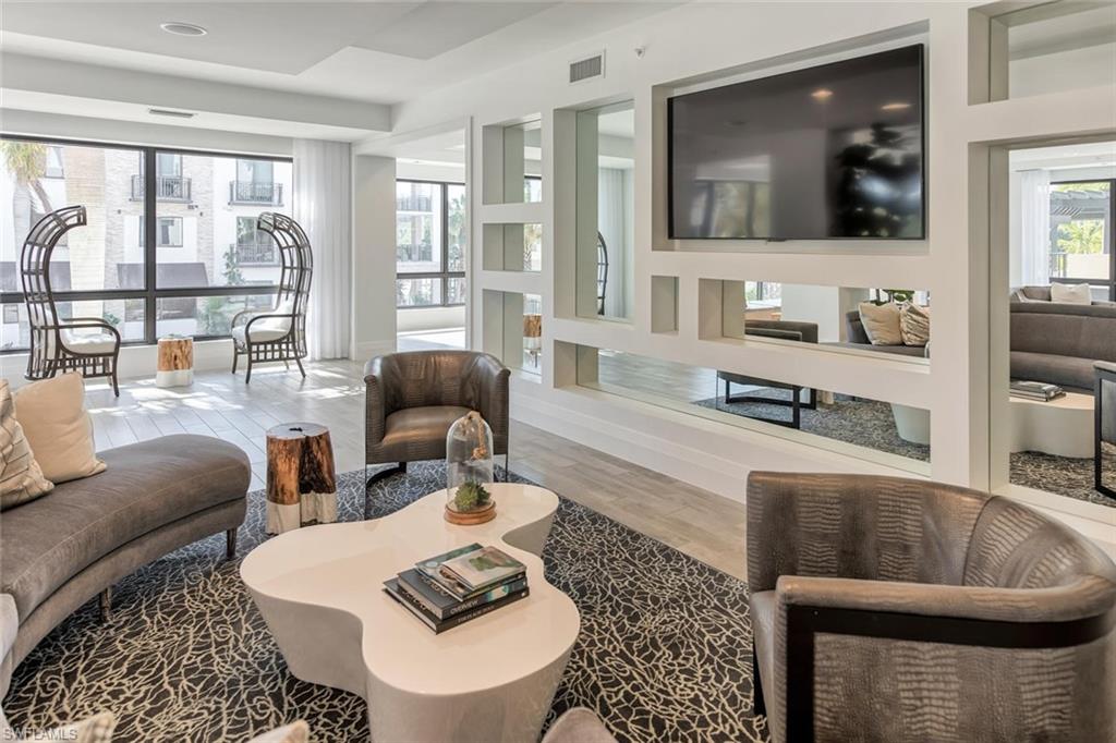 NAPLES SQUARE - Residential