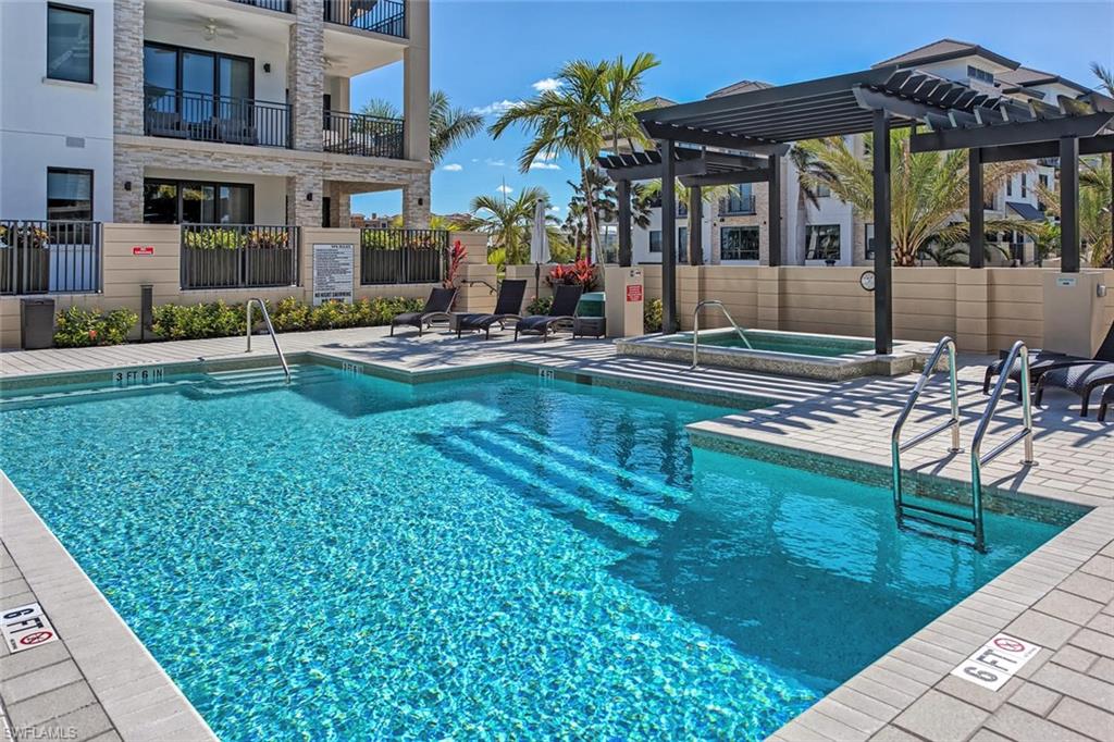 NAPLES SQUARE - Residential