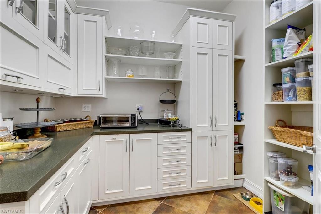 LIVINGSTON WOODS - Residential