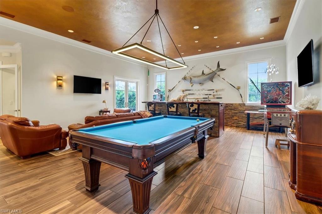 LIVINGSTON WOODS - Residential