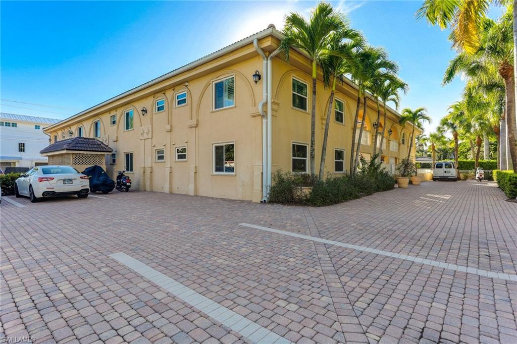 CASTLETON GARDENS - Residential