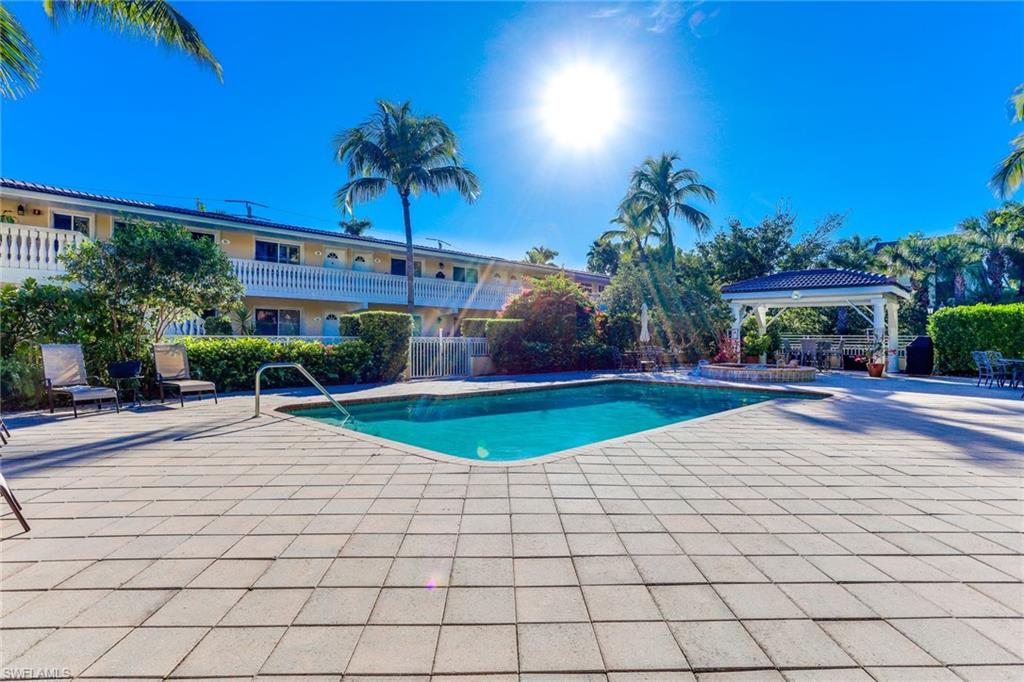 CASTLETON GARDENS - Residential