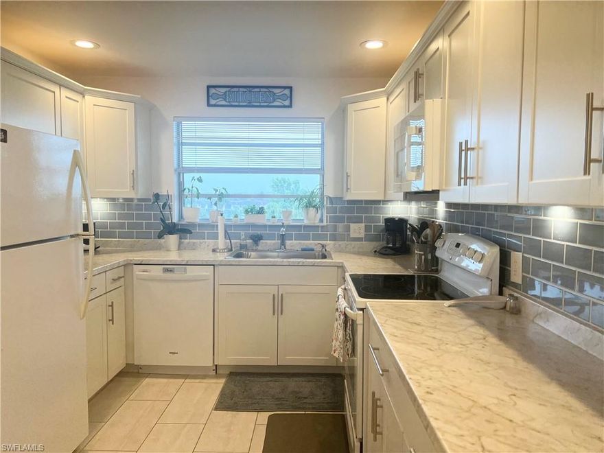 55+ community. Available May - November 10th 2026. Tastefully furnished 2br/2ba top floor unit with common elevator access. Condo features a remodeled and very well equipped kitchen, spacious living room with 65" Smart TV and laundry in residence. Master bedroom offers a king size bed with a walk-in closet and ensuite bathroom with walk-in shower. Guest bedroom also has a king size bed with a spacious closet. Enjoy the beautiful sunset and golf course view from your screened in lanai. Par One is conveniently located close to shopping, banking, restaurants, downtown Naples, beautiful beaches, medical facilities and I-75. Amenities include pool, clubhouse, tennis courts, pickleball court, shuffleboard, bocce ball. Very active 55+ community. NO PETS