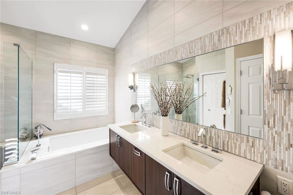 HARBOR LAKES - Residential