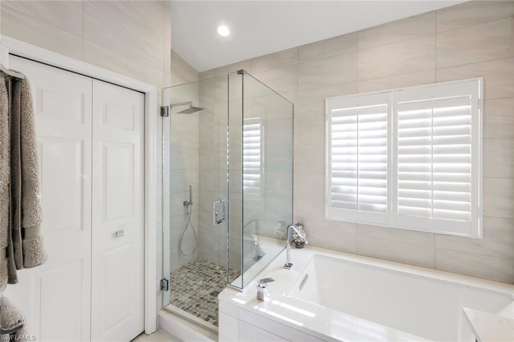 HARBOR LAKES - Residential