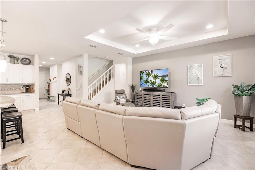 HAMPTON LAKES - Residential