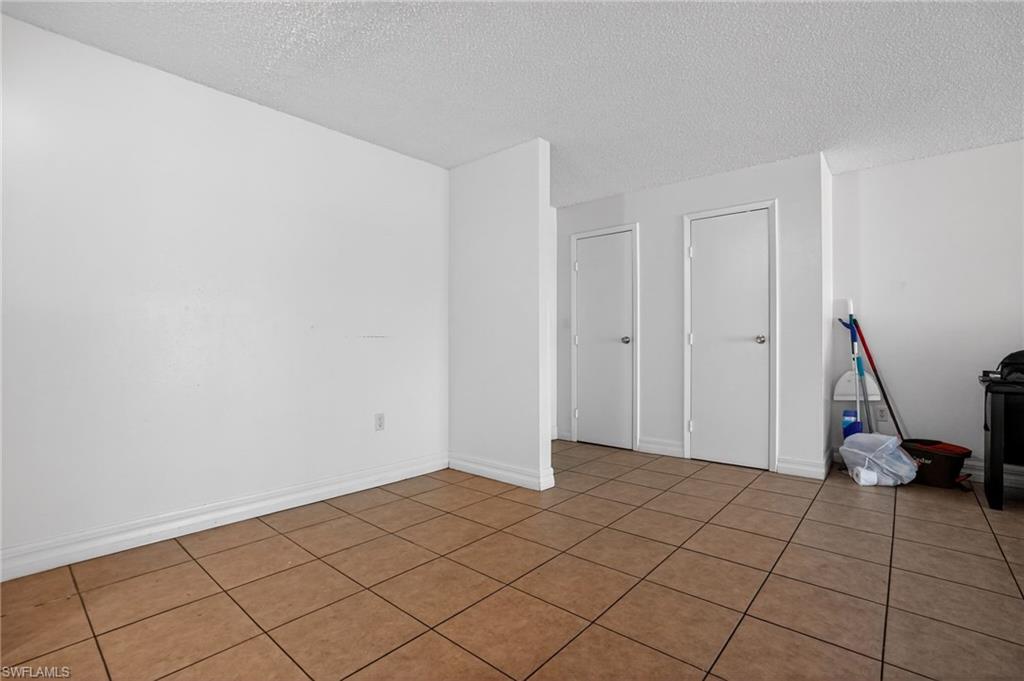 WINDSOR WEST - Residential