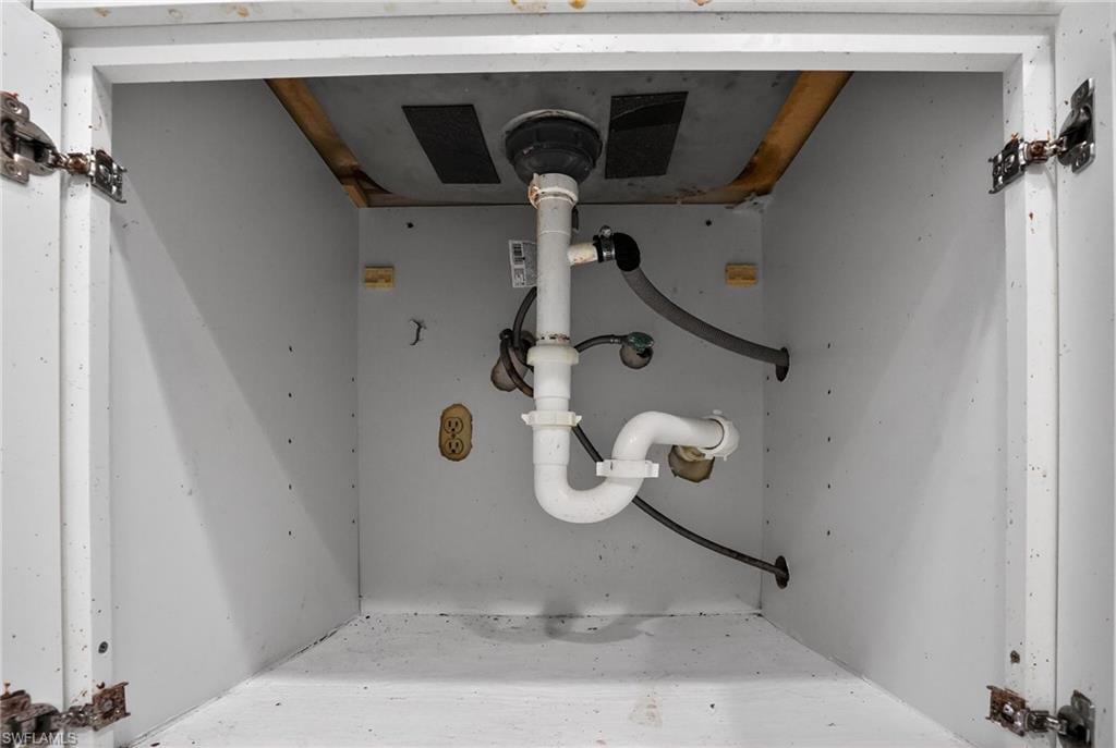 WINDSOR WEST - Residential