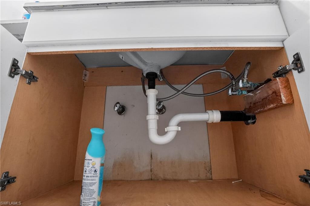 WINDSOR WEST - Residential