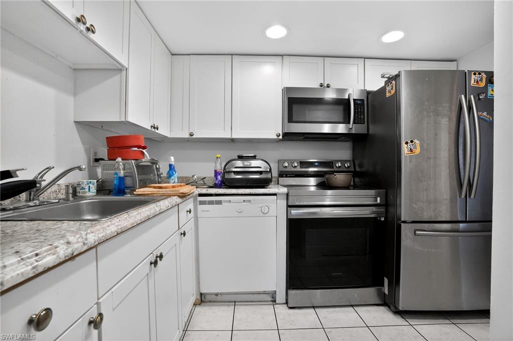 WINDSOR WEST - Residential