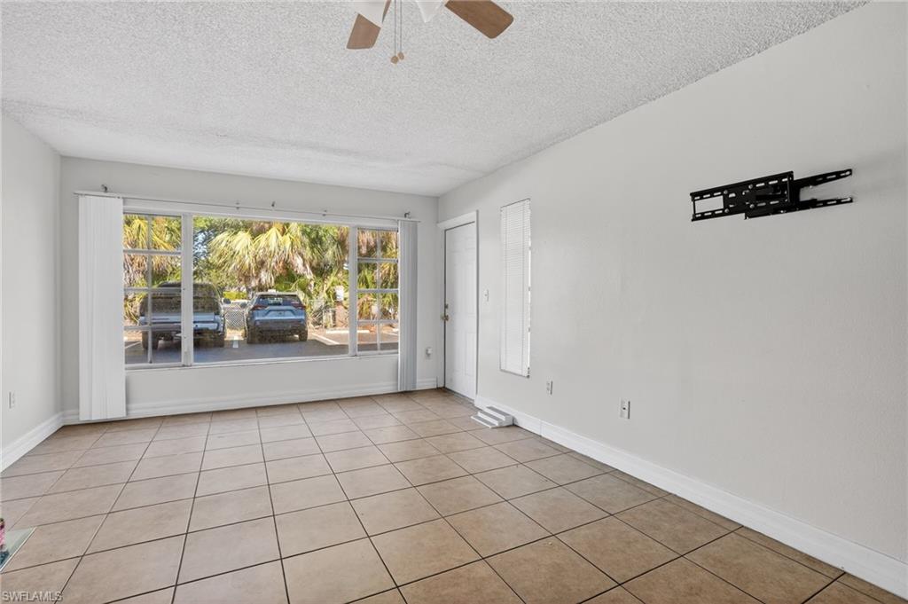 WINDSOR WEST - Residential