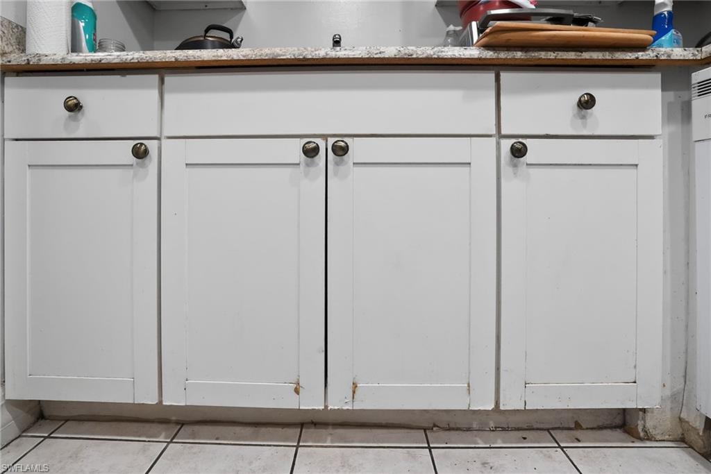 WINDSOR WEST - Residential