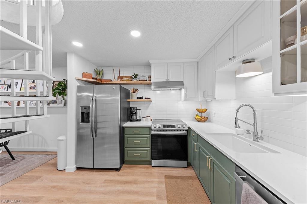 SAN CARLOS PARK - Residential