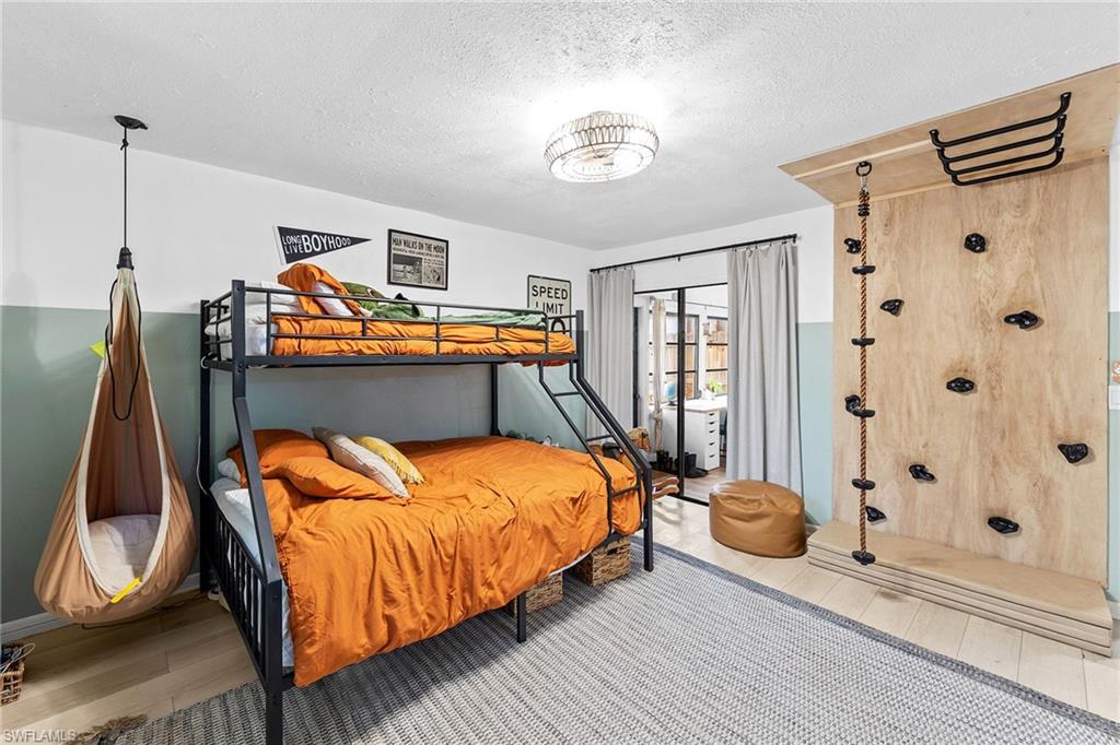 SAN CARLOS PARK - Residential