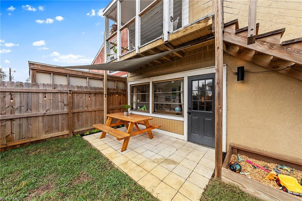 SAN CARLOS PARK - Residential