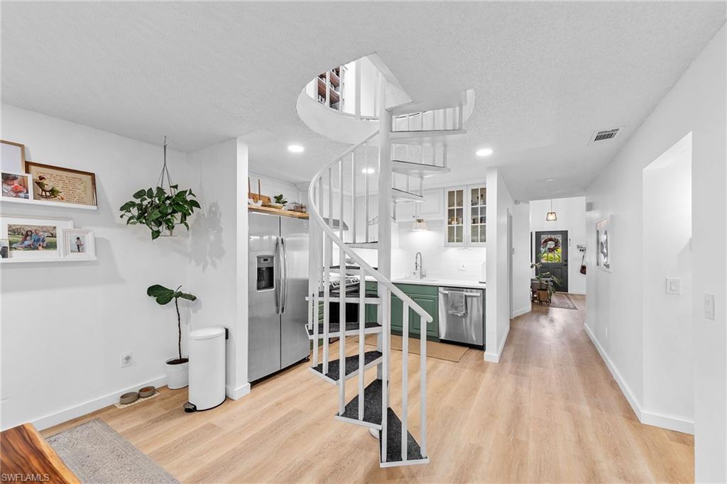 SAN CARLOS PARK - Residential