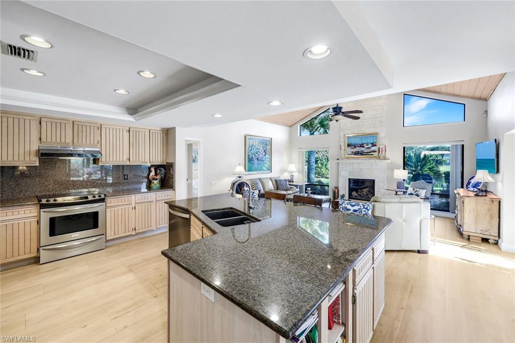 LONGSHORE LAKE - Residential