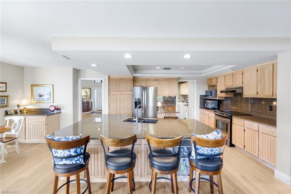 LONGSHORE LAKE - Residential