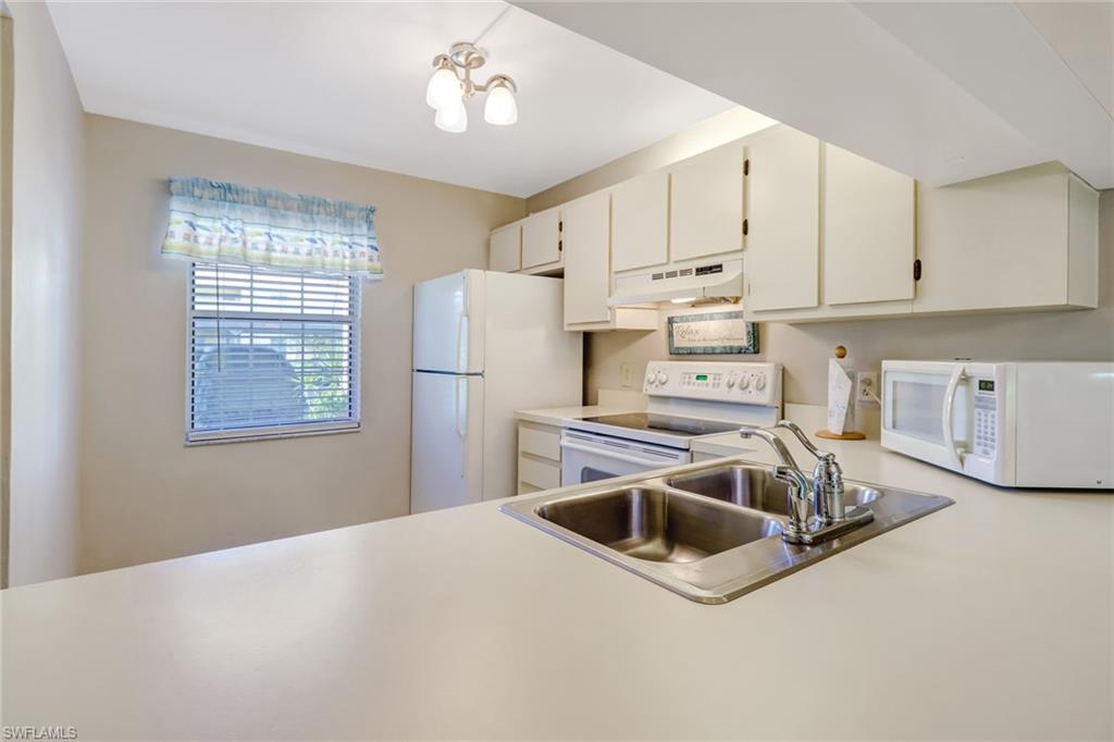 GREENWOOD VILLAGE AT KINGS LAKE - Residential