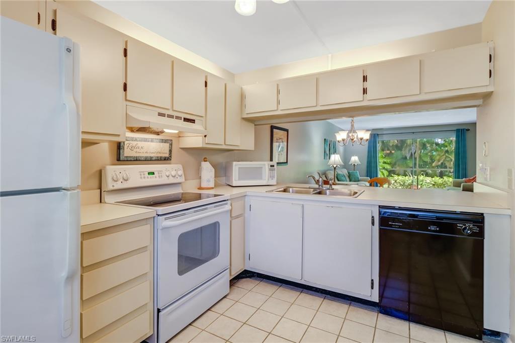 GREENWOOD VILLAGE AT KINGS LAKE - Residential